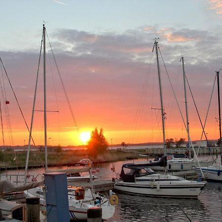 Strandnahe 2-Raum-Ferienwohnung Mit Balkon - Strandhaus Moenchgut Fewo 10 Лоббе Экстерьер фото